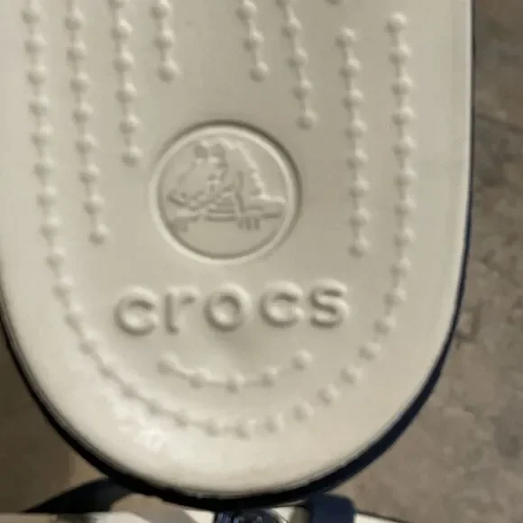 CROCS Sanrah Circle Slide Sandal Shoe Womens Size 7 Medallion Comfort Casual - Picture 13 of 13